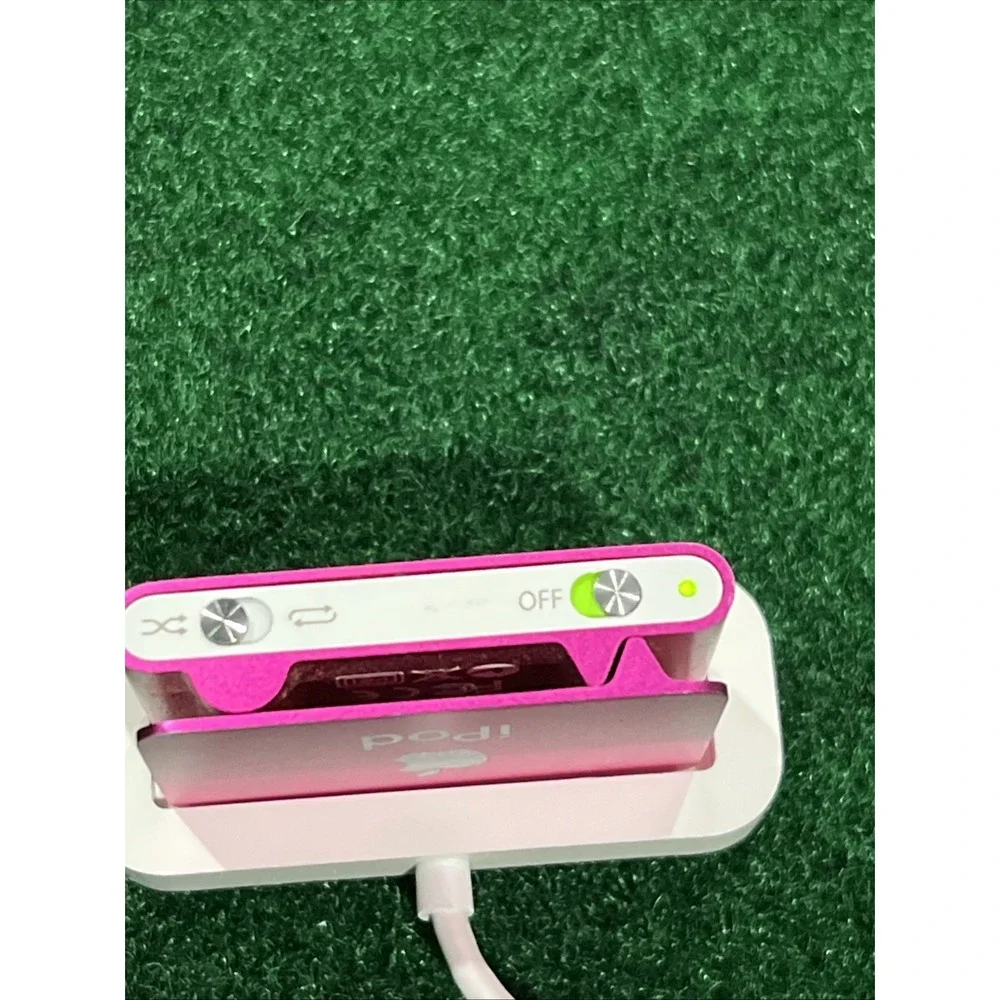 Apple iPod Shuffle 2nd Gen 1GB Pink MP3 Player with Headphone Jack